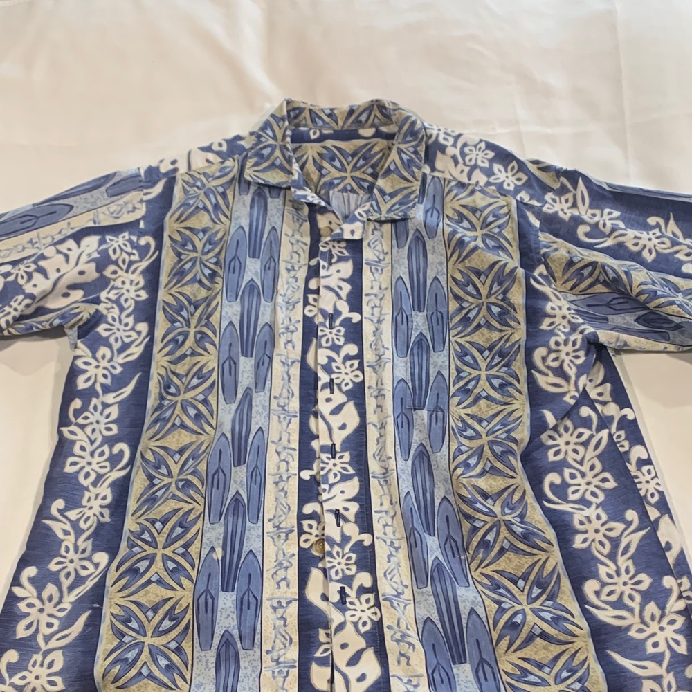 Hilo Hattie Blue and White Casual Button Down Shirt
